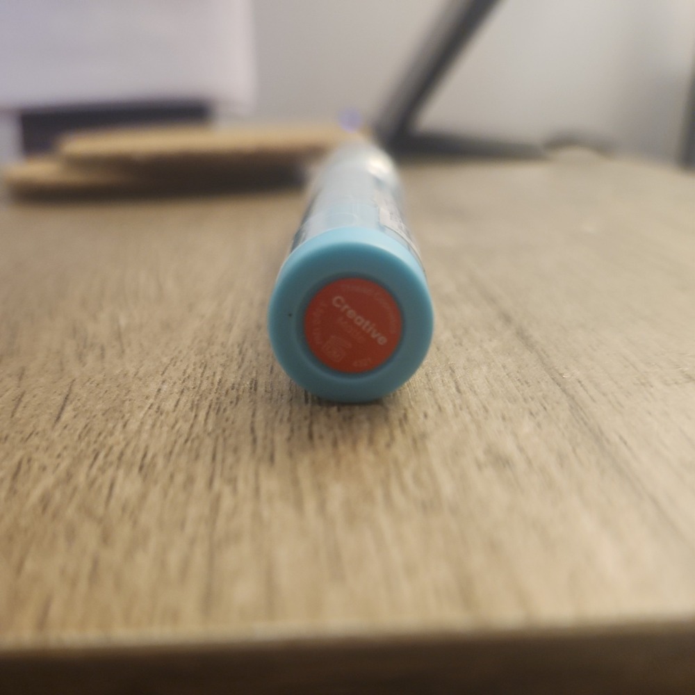 Thread Color it - Lipstick - "Creative" - Red - New Unopened - Picture 2 of 2